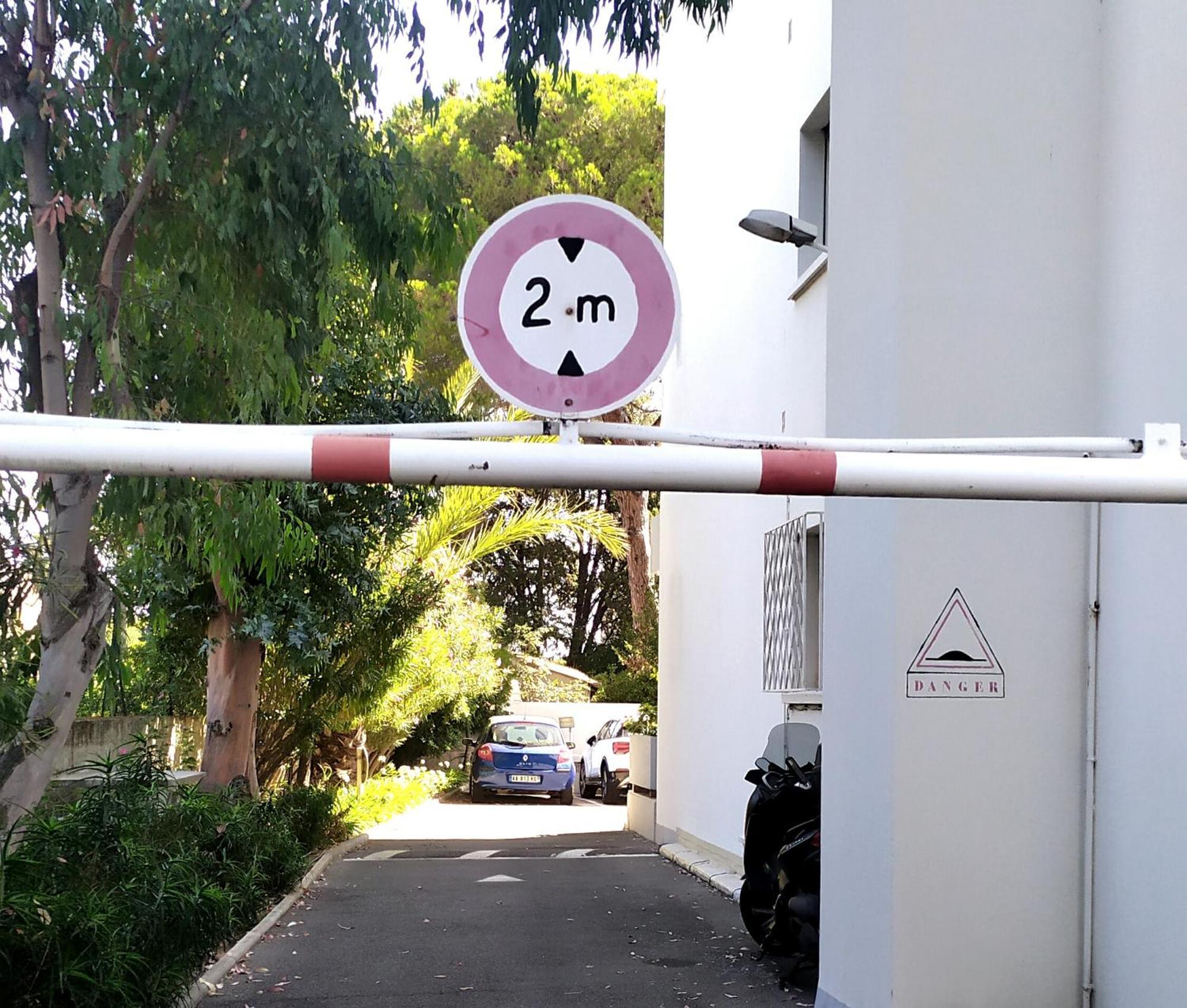 Grand Climatise En Bord De Avec Parking Securise Golfe-Juan