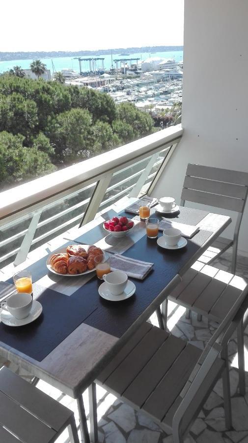 Apartment Grand Climatise En Bord De Avec Parking Securise